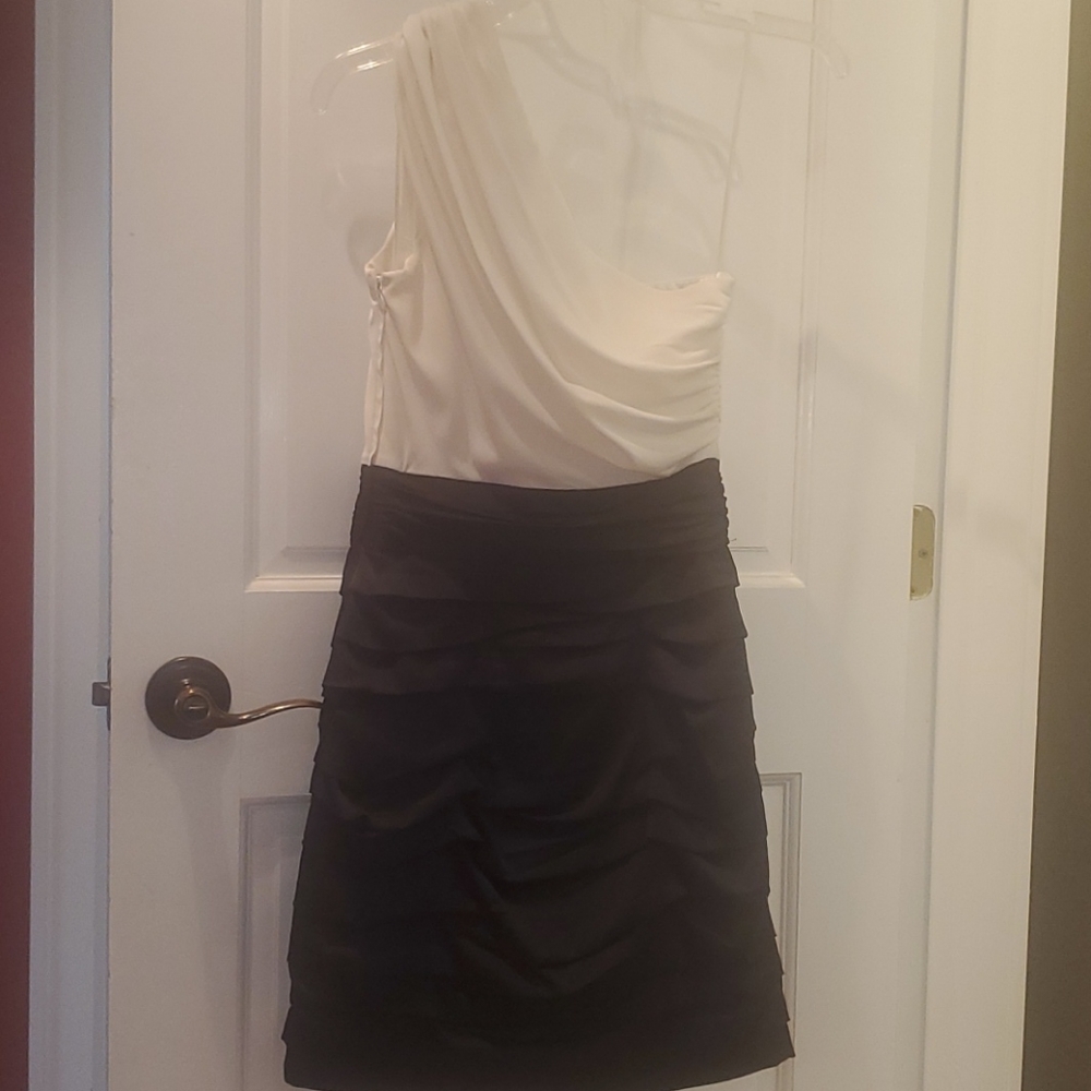 1-shoulder Express Dress - Picture 2 of 4